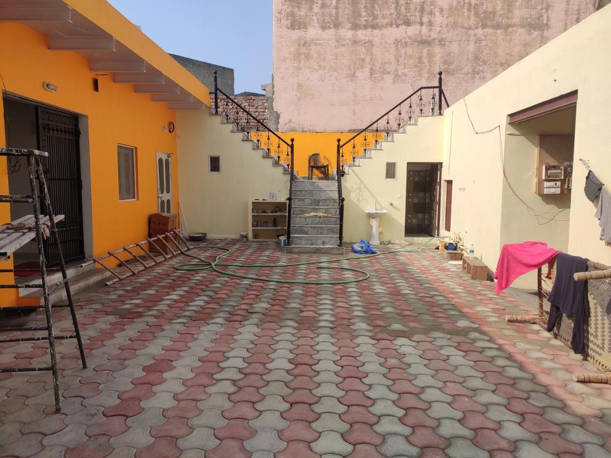 Nidhivan Homestay Vrindāvan エクステリア 写真